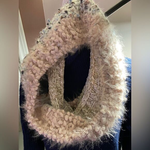 CEJON Knitted Cable Chunky Fuzzy Infinity Loop Scarf In Pastel - Picture 10 of 12